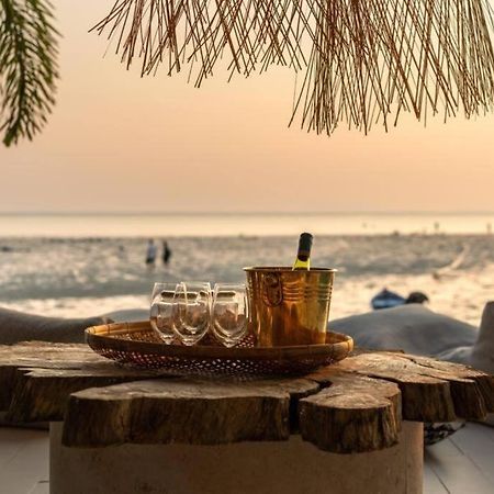 Villa Le Cerf Dore Hinkong Екстериор снимка