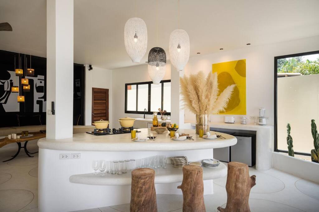 Villa Le Cerf Dore Hinkong Екстериор снимка